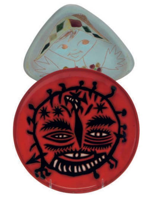 A FRENCH RED GLAZED POTTERY PLATE WITH A THREE-EYED HEAD OF A MAN,