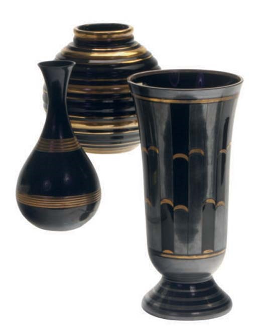 A GROUP OF CONTINENTAL POTTERY, GLASS, AND METAL VASES,