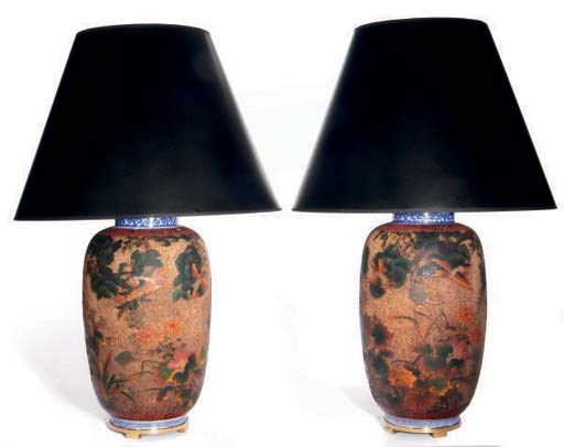 A PAIR OF JAPANESE TREE BARK CLOISONNÉ ENAMELED BLUE AND WHITE VASES,
