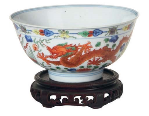 A PAIR OF WUCAI DRAGON BOWLS,