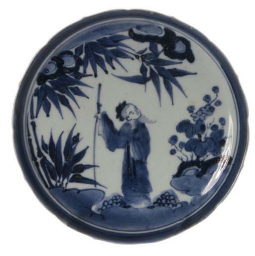 A JAPANESE BLUE AND WHITE DISH,