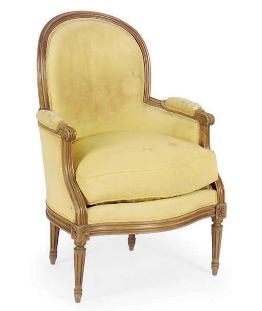 A PAIR OF FRENCH CARVED BEECHWOOD BERGERES,