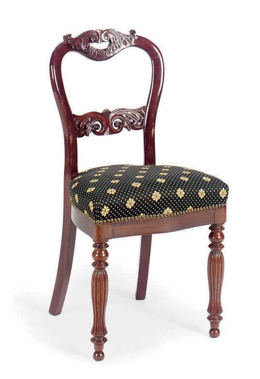 AN ASSEMBLED SET OF SIX AMERICAN MAHOGANY DINING CHAIRS,