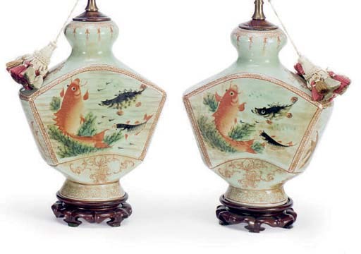 A PAIR OF CHINESE PORCELAIN LAMPS,