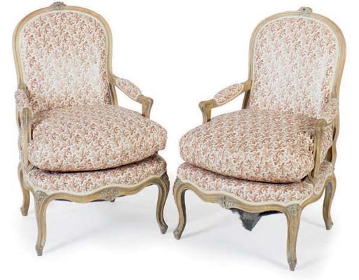A PAIR OF FRENCH GREY PAINTED BEECHWOOD FAUTEUILS,
