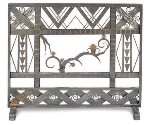 AN ART DECO WROUGHT-IRON FIRESCREEN,