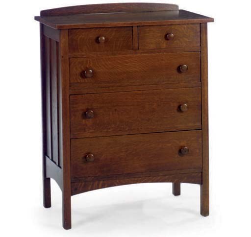 AN OAK CHEST OF DRAWERS,