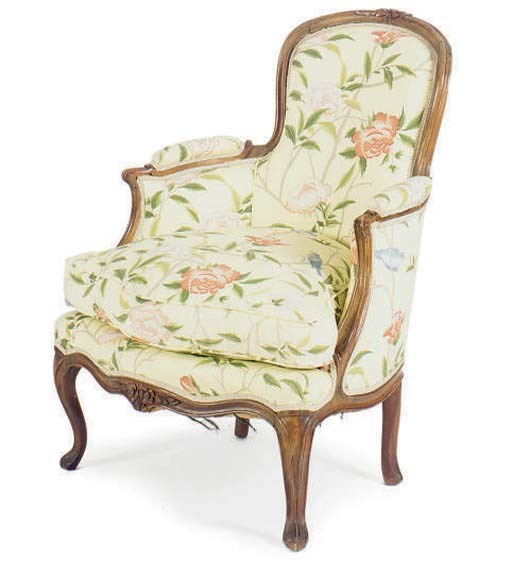 A PAIR OF FRENCH CARVED BEECHWOOD BERGERES,