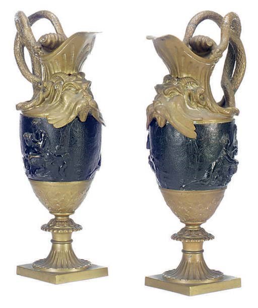 A PAIR OF PARCEL-GILT BRONZE EWERS,