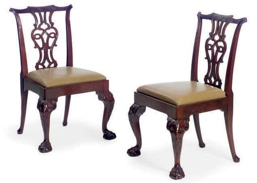 A PAIR OF AMERICAN CHIPPENDALE STYLE MAHOGANY SIDE CHAIRS,