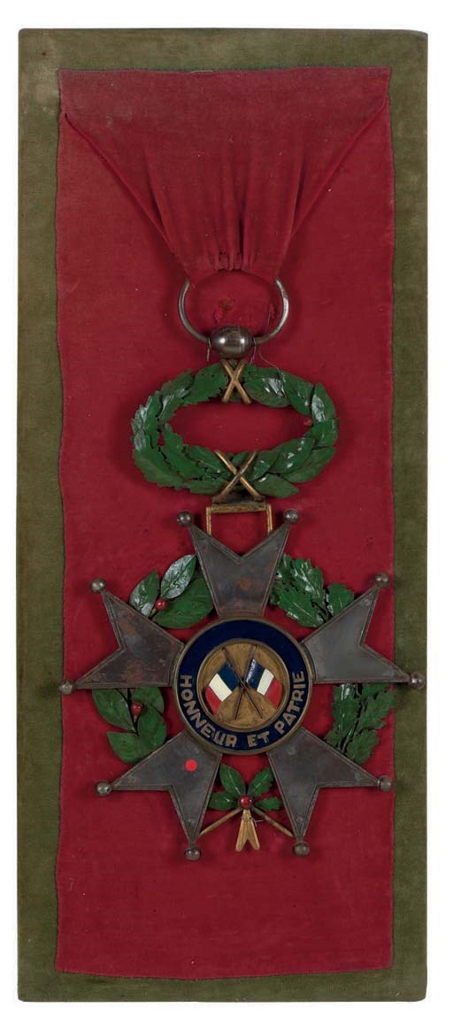 A FRENCH PAINTED TIN MEDAL
