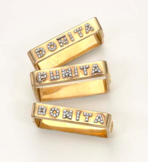 A SET OF GOLD BANGLES