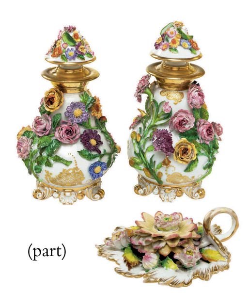 A GROUP OF FOUR JACOB PETIT PORCELAIN FLOWER-ENCRUSTED ITEMS