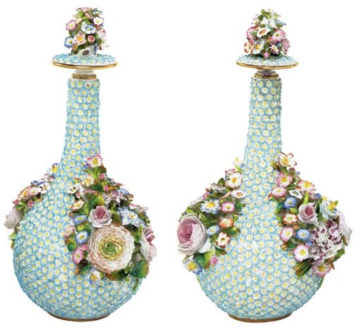 A PAIR OF JACOB PETIT PORCELAIN SCHNEBALLEN VASES AND COVERS