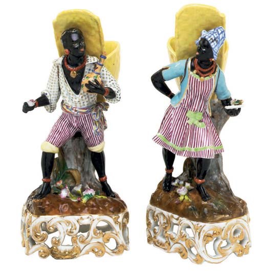 A PAIR OF JACOB PETIT PORCELAIN FIGURES AND A FLOWER-ENCRUSTED BOX AND COVER