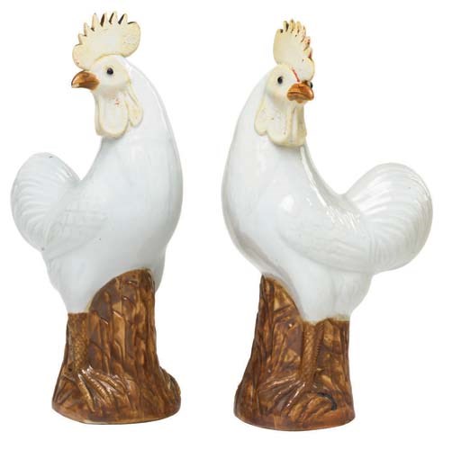 A PAIR OF CHINESE EXPORT COCKERELS