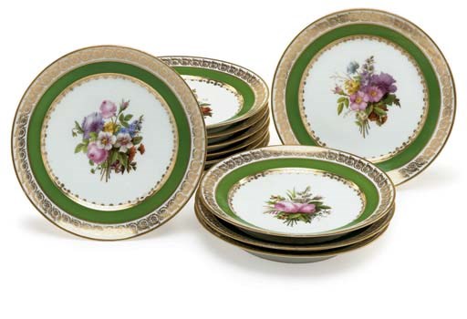 ELEVEN PARIS (FEUILLET) PORCELAIN GREEN-GROUND DESSERT PLATES
