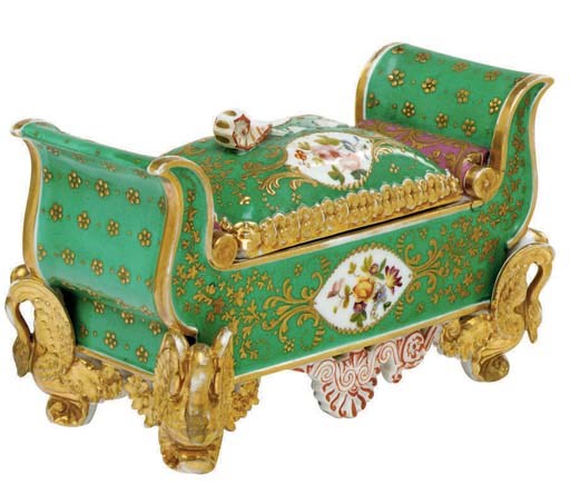 A JACOB PETIT PORCELAIN GREEN-GROUND ENCRIER AND COVER