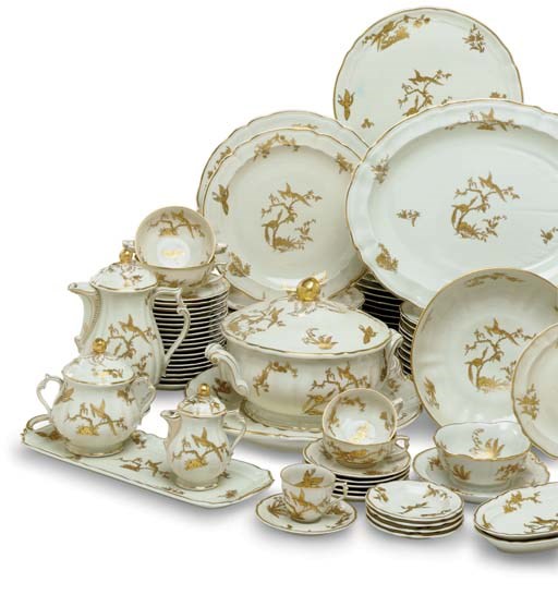 A LIMOGES (BERNARDAUD) PORCELAIN COMMEMORATIVE PART DINNER AND DESSERT SERVICE