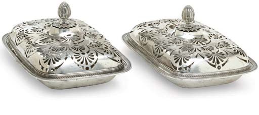 A PAIR OF ITALIAN SILVER ENTREE DISHES WITH PIERCED COVERS