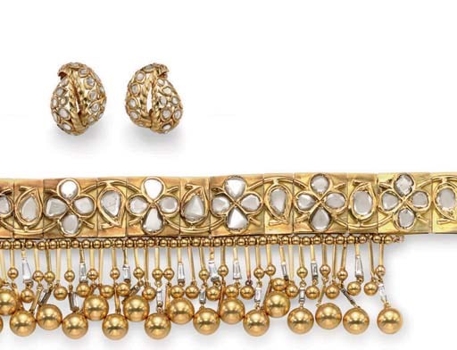 A SUITE OF DIAMOND AND GOLD JEWELRY