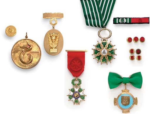 A GROUP OF METALS AND ACCESSORIES