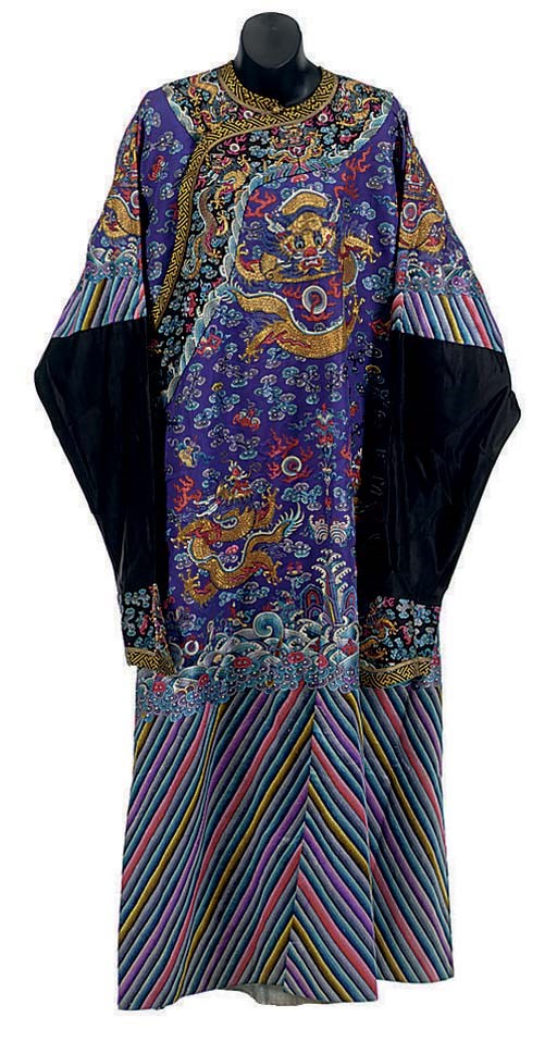AN EMBROIDERED BLUE-GROUND SILK DRAGON ROBE