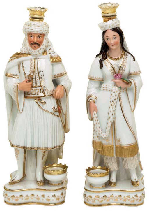 A PAIR OF JACOB PETIT PORCELAIN SCENT-BOTTLES AND STOPPERS