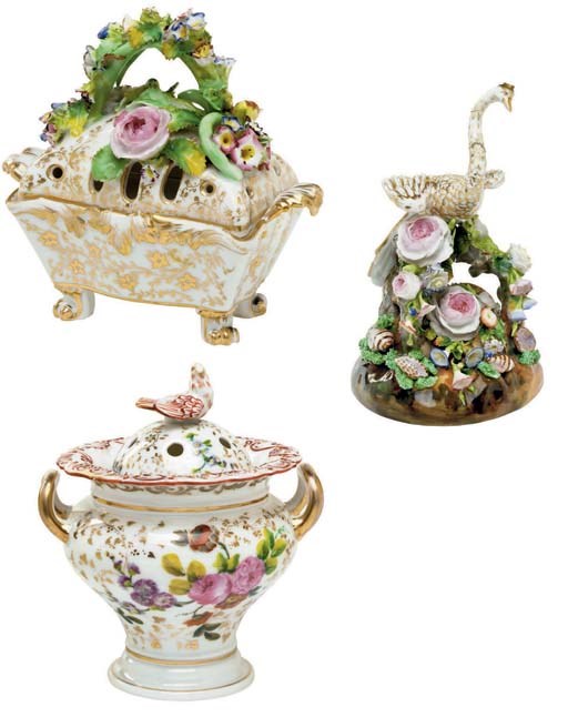 A GROUP OF FOUR JACOB PETIT PORCELAIN ITEMS