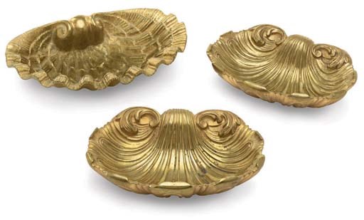 A GROUP OF THREE GILT METAL SHELL FORM DISHES