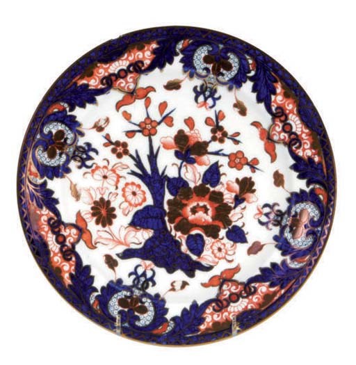 TWELVE ENGLISH IMARI PORCELAIN DINNER PLATES,