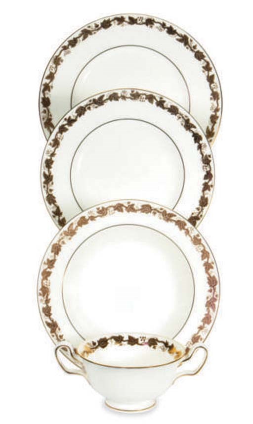 AN ENGLISH BONE CHINA ASSEMBLED PART DINNER SERVICE,