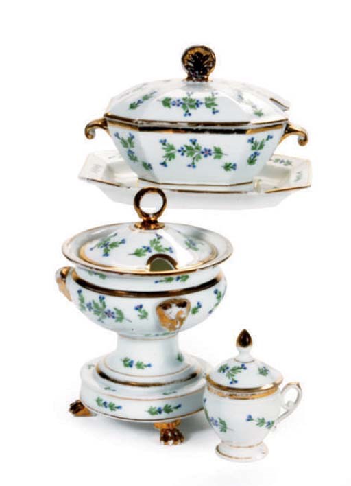 AN ASSEMBLED FRENCH PORCELAIN PART DESSERT SERVICE,