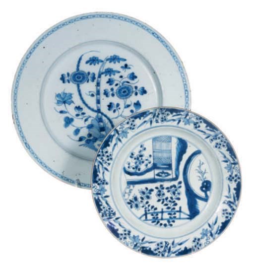 A CHINESE BLUE AND WHITE DISH AND A DUTCH DELFT BLUE AND WHITE PLATTER,