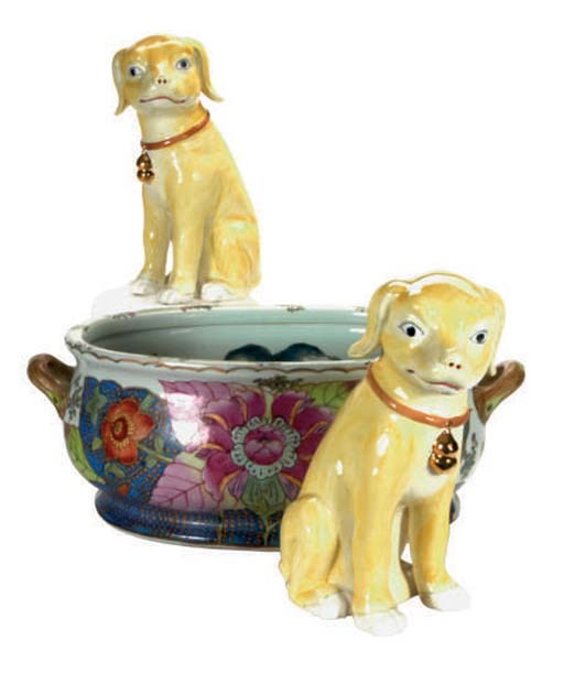 A CHINESE PORCELAIN FOOT BATH AND PAIR OF YELLOW-GLAZED MODELS OF YOUNG DOGS,