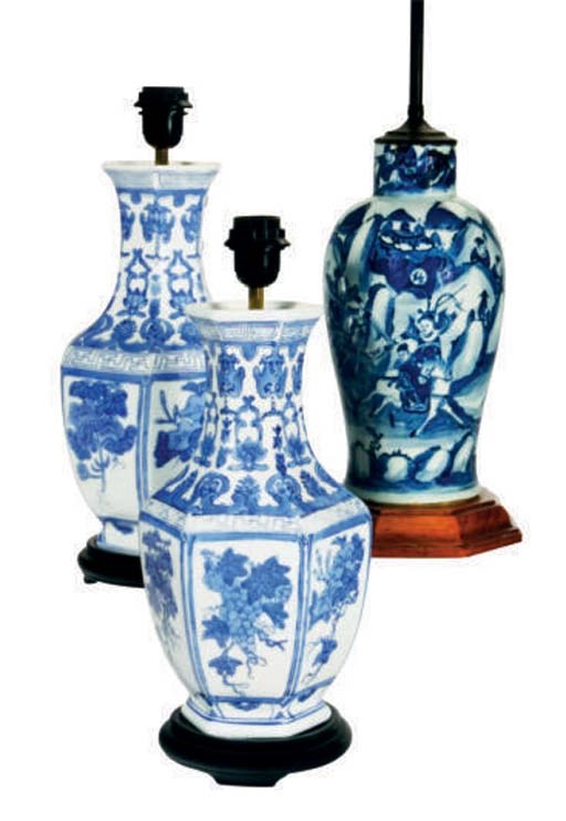 FOUR CHINESE BLUE AND WHITE HEXAGONAL VASES AND A BALUSTER VASE,