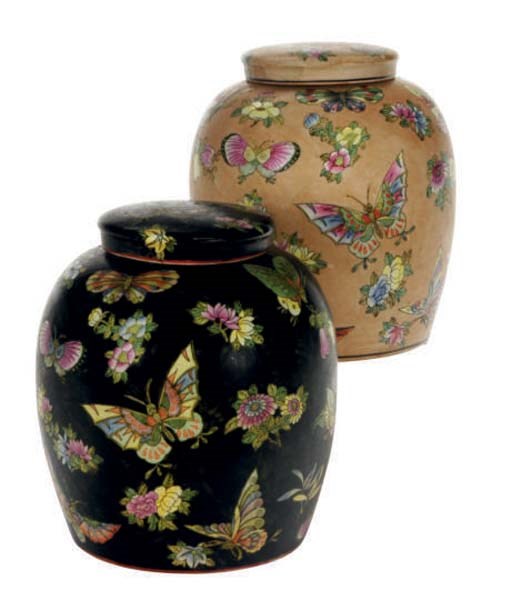 A PAIR OF CHINESE FAMILLE NOIR GINGER JARS AND COVERS AND A PAIR OF PEACH GROUND GINGER JARS AND COVERS,