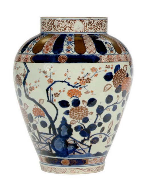 A JAPANESE IMARI BALUSTER JAR,