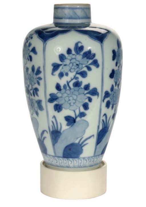 A JAPANESE BLUE AND WHITE BALUSTER VASE,