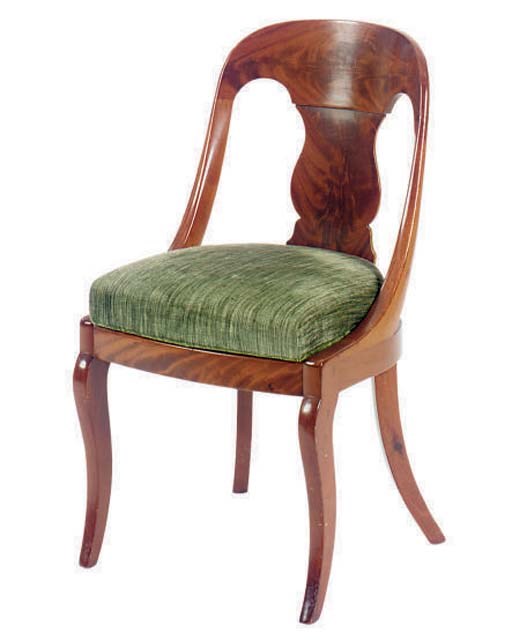 A SET OF FOUR AMERICAN MAHOGANY GONDOLA-FORM SIDE CHAIRS,