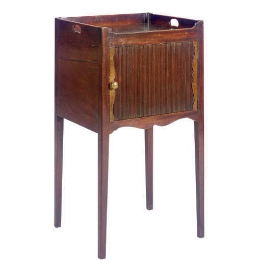 AN ENGLISH MAHOGANY TRAY TOP BEDSIDE TABLE,