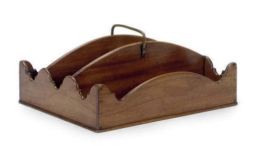A GEORGE III MAHOGANY BOTTLE CADDY,