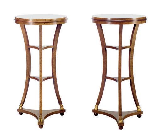 A PAIR OF PARCEL-GILT BURR WALNUT CIRCULAR STANDS,