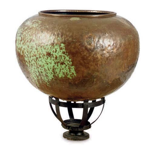 A LARGE COPPER POT ON STAND,