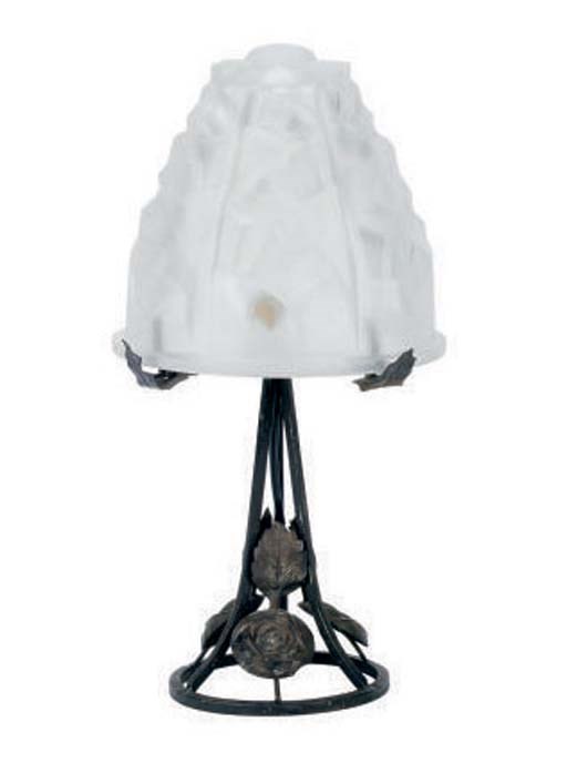AN ART DECO MOULDED GLASS AND WROUGHT IRON TABLE LAMP,