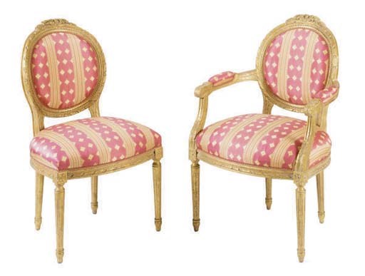 A SET OF TEN FRENCH GILTWOOD DINING CHAIRS,