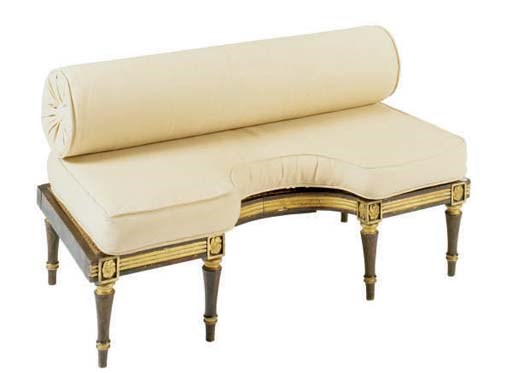 A FRENCH FAUX TORTOISESHELL AND PARCEL-GILT LOW TABOURET WITH BEIGE CUSHIONS,