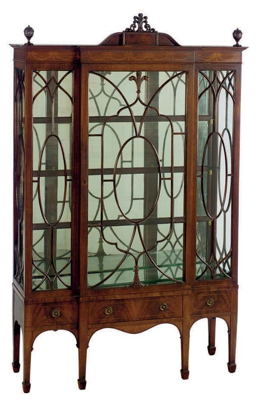 AN ENGLISH MAHOGANY VITRINE,