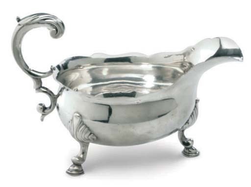 AN ENGLISH SILVER SAUCE BOAT,