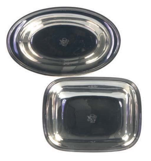 A GROUP OF SEVEN AMERICAN SILVER SERVING DISHES,